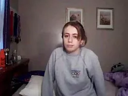 Una bionda carina con gli occhi azzurri attrici hard italiane è nuda in cam