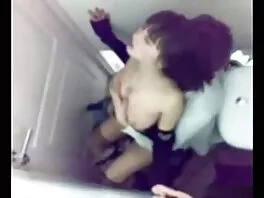 Così bella ragazza bionda milf che si fa scopare alla pecorina a mogli amatoriali casa, divertiti