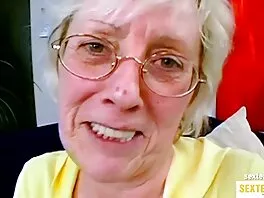 Così bella moglie milf bionda cammina nuda pornostar italiane lesbiche vicino a un parco naturale pubblico e poi succhia il cazzo