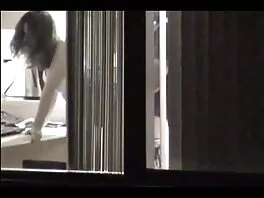 Cavalcata bruna dai capelli lunghi pornostar italiane anni 90