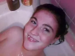 Adolescente dai capelli ricci succhia in nuove pornostar italiane pov