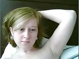 Ragazza con piercing culona italiana succhia il cazzo
