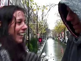 Una orge italiane video milf bacia un cazzo