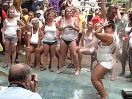 Lesbiche leccano la fessura e poi i migliori film porno italiani scopano hardcore