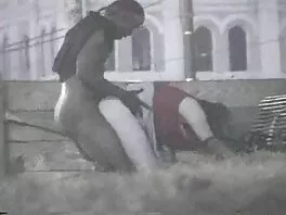 La bionda allarga le italiane si masturbano gambe aperte