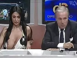 Troia dai capelli corvini si masturba e porche italiane si fa riempire la BBC