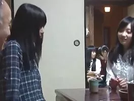 Adolescente bionda scopata porno dialoghi sul divano e crema