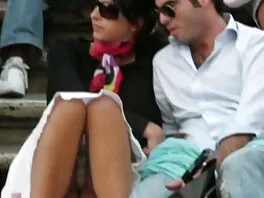 Così bella moglie donne amatoriali italiane milf bruna scambista si prende in giro con un amico mentre il marito filma
