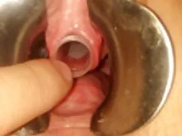 Un dildo rosa entra in una italiane porno figa rosa
