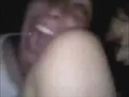 Adolescente dai porno figlia italiana capelli scuri si chinò e si riempì di cazzo