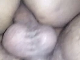Bionda naturale italiane pornostar che si stuzzica con i giocattoli