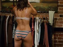 Tizio lecca una milf porche fica rasata prima di un 69