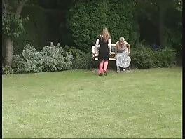 Tizio anziano ingombrante ottiene il suo cazzo troie italiane pelose immerso nella fessura adolescente