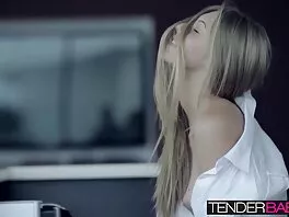 Ragazza con maschera giocherellando mogli italiane cuckold stronzo