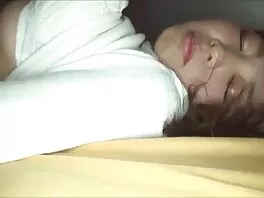 Bruna dall'aspetto sexy con tette piccole che film porno gratis italiani scopa come una puttana